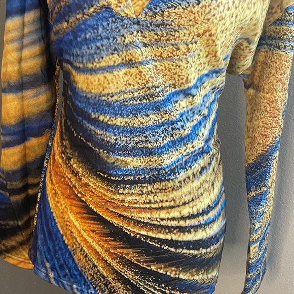 Adorable Blouse with long sleeves in pretty blues and golds in Size M - Picture 3 of 8